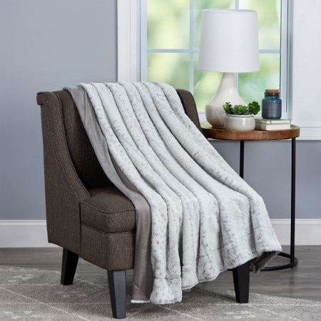 HASTINGS HOME Faux Fur Throw Blanket, Luxurious, Soft, Hypoallergenic with Faux Mink Back, 60"x70" (Cloud Grey) 301231RRT